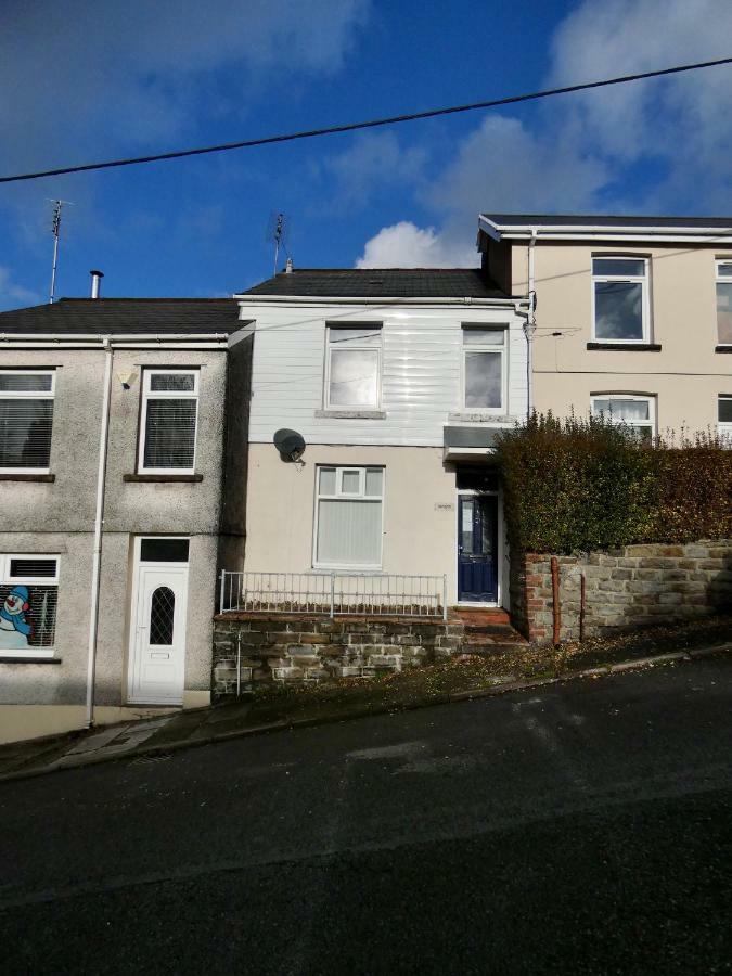 Hill Breeze House Hotel Merthyr Tydfil Exterior foto